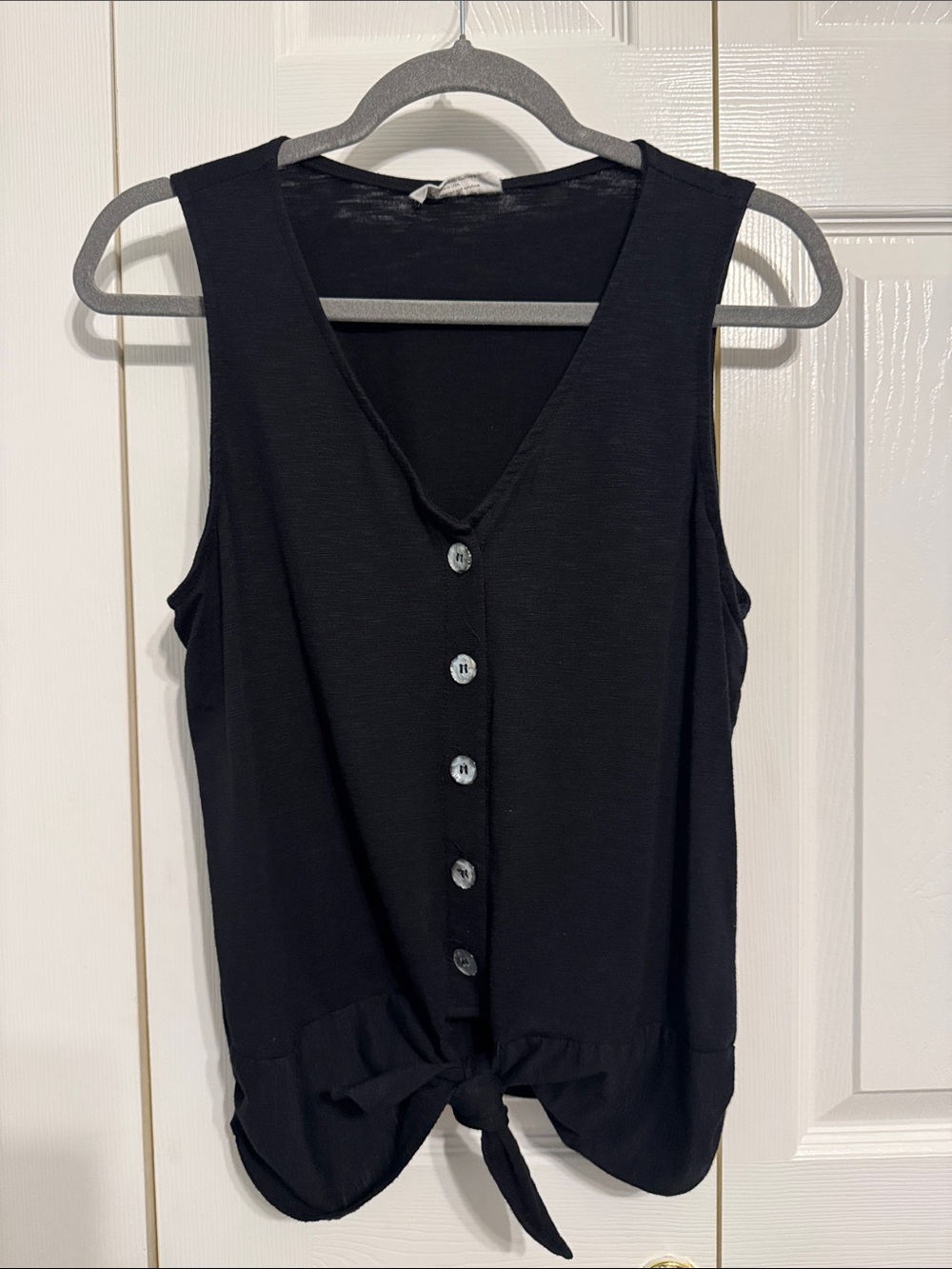 Sleeveless V-Neck Button Front Tie Tank - Black